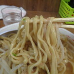 ラーメン二郎 - 熱々でウマウマの麺！