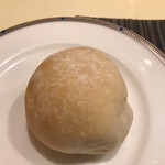 ahill - ＬＵＮＣＨ Ｃ ５８００円。パン。オーブンで温めての提供です。各お料理のソースを完食するのに、最高のお供です（╹◡╹）