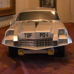 ジョリーシャポー - ピアノの上のポインター①