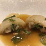 ahill - ＬＵＮＣＨ Ｃ ５８００円。蟹と帆立貝を詰めた小かぶのブイヤベース。残念ながら、小かぶと詰め物の一体感が今ひとつですが、とても美味しかったです（╹◡╹）