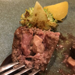 ahill - ＬＵＮＣＨ Ｃ ５８００円。フォワグラ入りハンバーグ。焼き加減が絶妙です。しっかり火を通しながらも、レア感があり、旨味、脂が渾然一体で、とーっても美味しい一品です（╹◡╹）（╹◡╹）