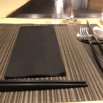 ahill - テーブルセット。代々木上原のフレンチ同様、お手拭きが市販の紙おしぼりです。。こちらの方が、厚手でしたよ（笑）