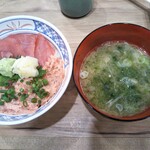 磯丸水産 - ネギトロ丼＋青海苔の味噌汁(2020年3月25日撮影)