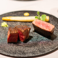 神戸牛炉釜炭焼ステーキ IDEA 銀座 - 紀州備長炭炉釜焼きステーキと、 フランス産ホワイトアスパラガスのソテー
