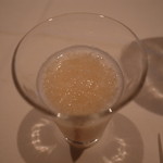 レ ロジェ エギュスキロール - お口直しの桃のジュレ