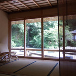 あさば - 部屋から能舞台を眺める