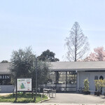  IN THE GREEN - 外観(お店の奥が植物園)