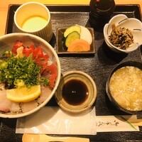 丸新 - 海鮮丼(1,380円)