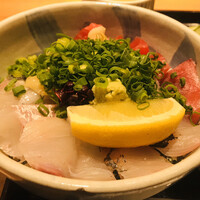 丸新 - 海鮮丼(1,380円)