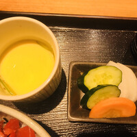 丸新 - 茶碗蒸しと漬物