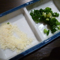 鴨料理専門店 鴨亭 - 粉チーズと浅葱を乗せて