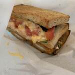 コウジ サンドイッチ - イカフライの明太子ソースサンド