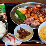 炭焼 肉丸 - 黒毛和牛究極のホルモンランチ