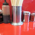 ラーメン二郎 - 卓上調味料