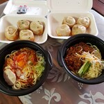 弄堂 生煎饅頭 - 焼き小籠包, ピリ辛香味冷麺, ジャジャ麺