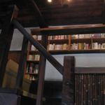 茶房 天井棧敷 - 桟敷席への階段