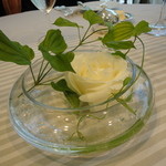 エメ・ヴィベール - 店名の由来のバラ