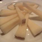 ビーボ デイリースタンド - 「スペイン産羊のチーズ」：ミルキーなのにコクがあって、サッと口溶けが良くてしつこくない♪