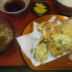 Kimi - 天ぷら盛合せ定食です。
