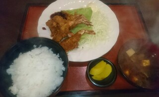 Kimi - エビフライ定食、エビ5本付きです。