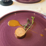 リョウリヤ ステファン パンテル - フォアグラに奈良漬けを巻いたお料理
                                私の苦手な食材ですが、めっちゃ美味しかった(๑˃̵ᴗ˂̵)パッションフルーツのソースがフルーティで堪らん！