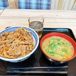 Yoshinoya - 牛丼・あたまの大盛+豚汁。計701円