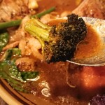 スープカレー トレジャー - 定番煮込み煮込みチキンレッグ ¥1150*オリジナルスープ*辛さ5*riceS