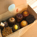 カヌレ ドゥ ジャポン ドゥドゥ 堂島店 - カヌレ8種類