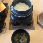 Umiterasu Nadachi Hoteru Kourin - 釜炊きごはんと味噌汁
