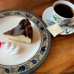 白鷺珈琲 - 自家製バスクチーズケーキ、ブレンド