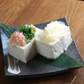 砂屋 - 料理写真:地元のお豆腐屋さんのお豆腐です。トッピングが２種類で楽しめます。