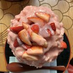 大阪浪花家 - かき氷！苺！大です。少ししか値段変わらないし大の方がお得♪と言うデブ精神論( ˘ω˘ )