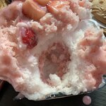 大阪浪花家 - ふわっふわの氷。食べ進めると中にもソース。ありがとうありがとう。美味しいです、はい。