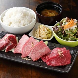 Lunch set popularity showdown ◆ “3 kinds of beef assortment” vs. “Giga/Mega/Okumori”