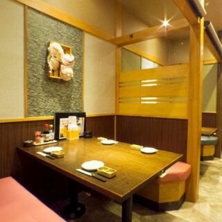 家族や友人と楽しいひとときを。リラックスして食事や会話を楽しむことができます。