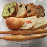 GARDEN DINING EN  - 食べ放題のパン