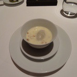 ハジメ - 7、トリュフのアイスに暖かいスープを注ぐ