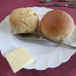 ゲストハウス山海 - おかわり自由なパンは、全部で５種類