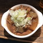 大倉山もつ肉店 - もつ煮込み 400円 冬季のみ。木金限定