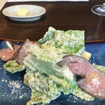 KANAME - スペシャルランチコース３９００円。ＫＡＮＡＭＥ特製ローストビーフのシーザーサラダ。ドレッシングとチーズが、一枚一枚の野菜にしっかり絡んだ、とても美味しいサラダです（╹◡╹）