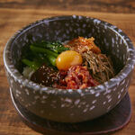 Stone-grilled bibimbap set meal (comes with Korean seaweed and soup)