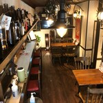 麺AKIBA - カウンターも有るので一名様でも気軽にどうぞ。