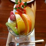 雪詩慕雲 - フルーツパフェ。