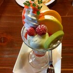雪詩慕雲 - フルーツパフェ。