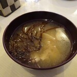 驢馬 - オムライスにはフノリと豆腐の味噌汁付