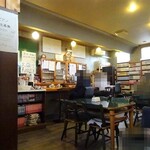 驢馬 - 店内はマンガ本でいっぱい