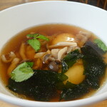 オコメカフェ 森のたんぼ - おもちが3つ入った美味しいお雑煮