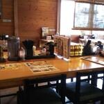 久兵衛屋 - テーブル席と小上がり