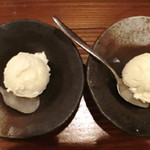 Motsunabe Eiraku - サーピスのアイス