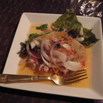 春雨サラダ（680円）だんだんと辛くなって大変